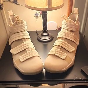 LBJ Soldier 11 sz 12